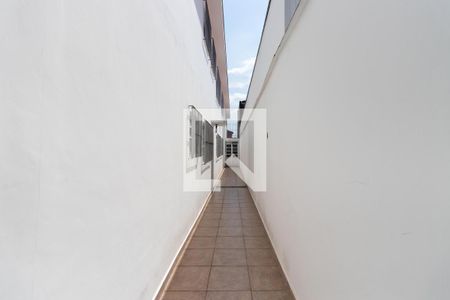 Casa à venda com 250m², 4 quartos e 4 vagas Casa à venda com 250m², 4 quartos e 4 vagasCorredor