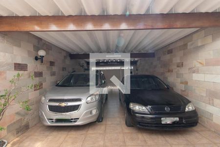 Casa à venda com 250m², 4 quartos e 4 vagas Casa à venda com 250m², 4 quartos e 4 vagasGaragem
