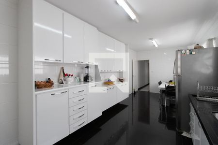 Casa à venda com 250m², 4 quartos e 4 vagas Casa à venda com 250m², 4 quartos e 4 vagasCozinha
