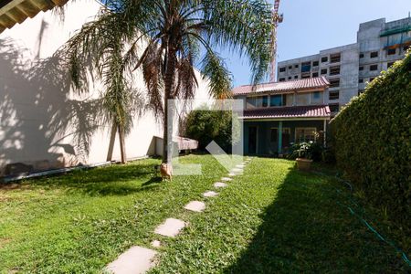 Casa à venda com 200m², 2 quartos e 5 vagas Casa à venda com 200m², 2 quartos e 5 vagasQuintal