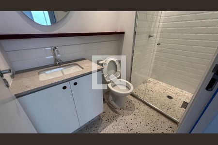 Banheiro de apartamento para alugar com 1 quarto, 31m² em Pinheiros, São Paulo
