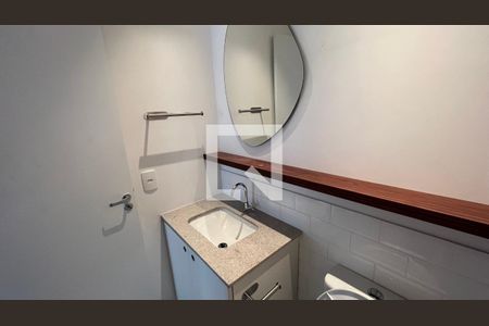 Banheiro de apartamento para alugar com 1 quarto, 31m² em Pinheiros, São Paulo