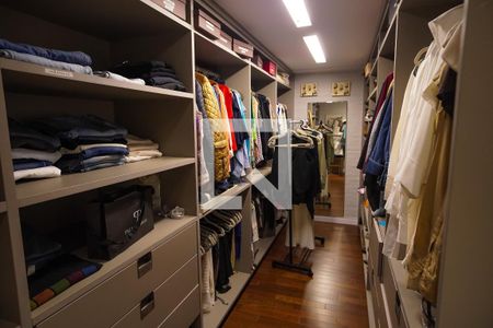 Apartamento para alugar com 230m², 1 quarto e 4 vagasCloset