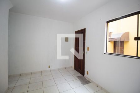 Casa de condomínio à venda com 60m², 2 quartos e 1 vaga Casa de condomínio à venda com 60m², 2 quartos e 1 vagaSala