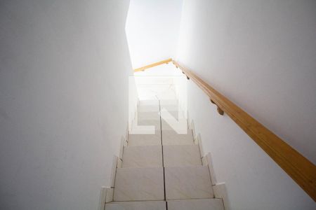 Casa de condomínio à venda com 60m², 2 quartos e 1 vaga Casa de condomínio à venda com 60m², 2 quartos e 1 vagaEscada