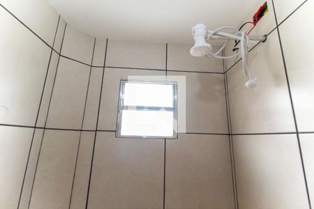 Banheiro de casa para alugar com 1 quarto, 25m² em Vila Campanela, São Paulo