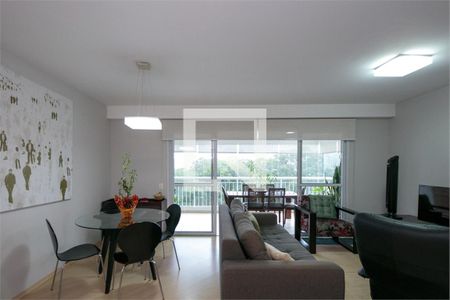 Casa à venda com 4 quartos, 348m² em Vila Tramontano, São Paulo