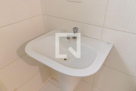 Banheiro da suíte de casa para alugar com 2 quartos, 60m² em Vila Lídia, Campinas