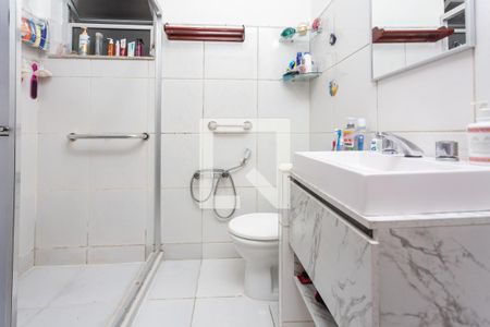 Banheiro de apartamento à venda com 3 quartos, 90m² em Rio Branco, Porto Alegre