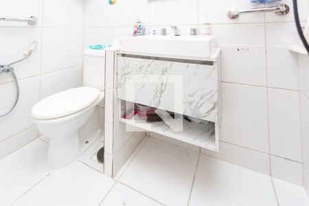 Banheiro de apartamento à venda com 3 quartos, 90m² em Rio Branco, Porto Alegre