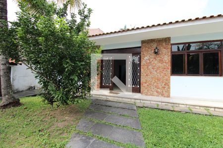 Casa de condomínio à venda com 250m², 3 quartos e 3 vagasVaranda de Entrada