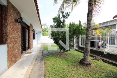 Casa de condomínio à venda com 250m², 3 quartos e 3 vagasVaranda de Entrada