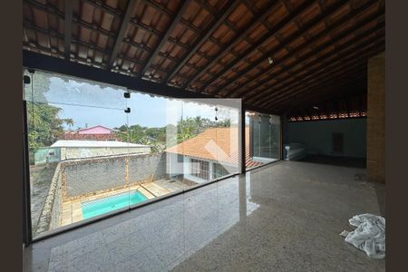 Casa de condomínio à venda com 250m², 3 quartos e 3 vagas Casa de condomínio à venda com 250m², 3 quartos e 3 vagasTerraço