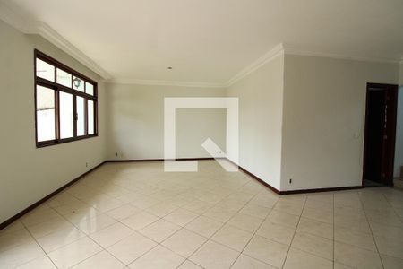 Sala de casa de condomínio à venda com 3 quartos, 250m² em Anil, Rio de Janeiro