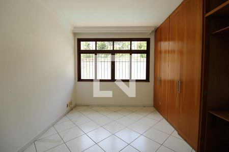 Casa de condomínio à venda com 250m², 3 quartos e 3 vagasQuarto 2