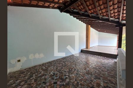 Casa de condomínio à venda com 250m², 3 quartos e 3 vagas Casa de condomínio à venda com 250m², 3 quartos e 3 vagasTerraço