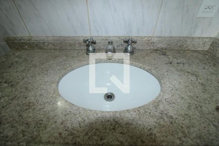 Casa de condomínio à venda com 250m², 3 quartos e 3 vagasBanheiro da Suíte