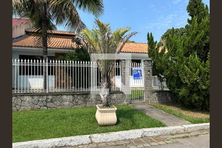 Casa de condomínio à venda com 250m², 3 quartos e 3 vagas Casa de condomínio à venda com 250m², 3 quartos e 3 vagasPlaca Adicionada