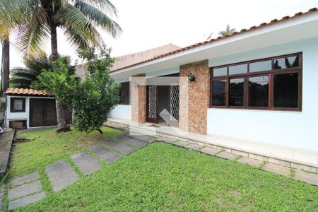 Casa de condomínio à venda com 250m², 3 quartos e 3 vagasVaranda de Entrada