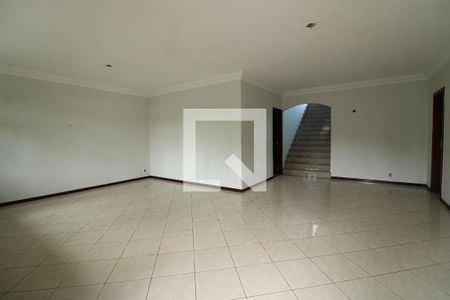 Casa de condomínio à venda com 250m², 3 quartos e 3 vagasSala