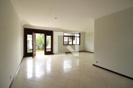 Casa de condomínio à venda com 250m², 3 quartos e 3 vagasSala