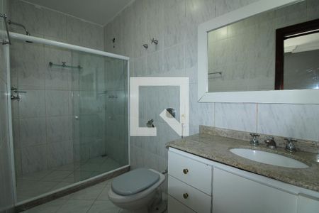 Casa de condomínio à venda com 250m², 3 quartos e 3 vagasBanheiro da Suíte