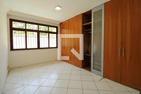 Casa de condomínio à venda com 250m², 3 quartos e 3 vagasQuarto 2
