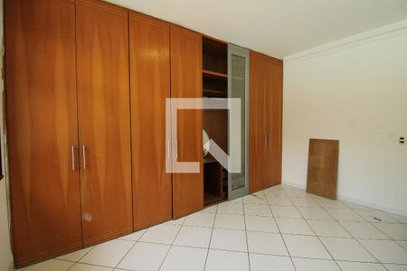Casa de condomínio à venda com 250m², 3 quartos e 3 vagasQuarto 2
