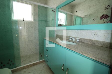 Casa de condomínio à venda com 250m², 3 quartos e 3 vagasBanheiro Social