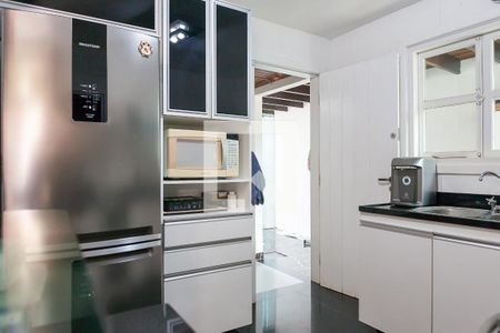 Casa à venda com 260m², 4 quartos e 2 vagas Casa à venda com 260m², 4 quartos e 2 vagasCozinha