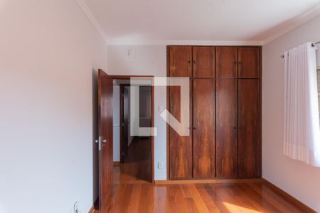 Casa à venda com 264m², 4 quartos e 4 vagasQuarto 3