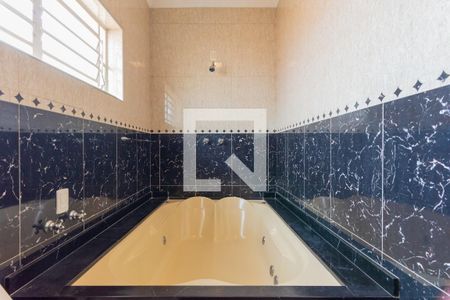 Casa à venda com 264m², 4 quartos e 4 vagasBanheiro da Suíte