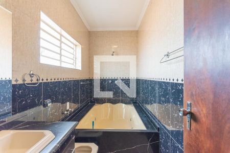 Casa à venda com 264m², 4 quartos e 4 vagasBanheiro da Suíte