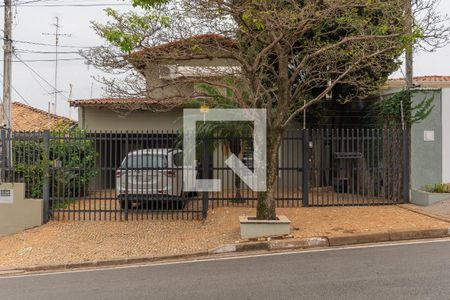 Casa à venda com 264m², 4 quartos e 4 vagasFachada