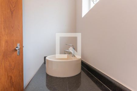 Casa à venda com 264m², 4 quartos e 4 vagasLavabo 2