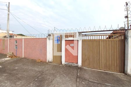 Casa à venda com 250m², 2 quartos e 2 vagas Casa à venda com 250m², 2 quartos e 2 vagasFachada e portaria