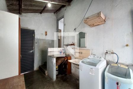 Casa à venda com 250m², 2 quartos e 2 vagas Casa à venda com 250m², 2 quartos e 2 vagasÁrea de Serviço