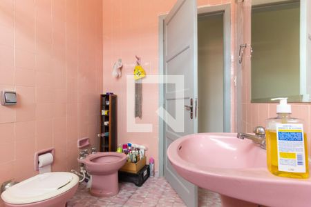Casa à venda com 180m², 3 quartos e 2 vagasBanheiro 