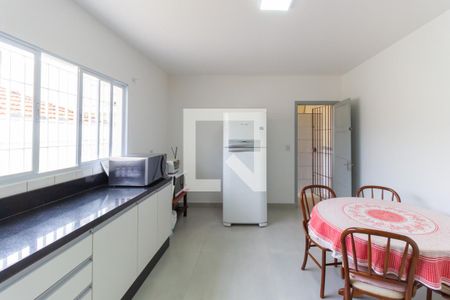 Casa à venda com 180m², 3 quartos e 2 vagasCozinha 