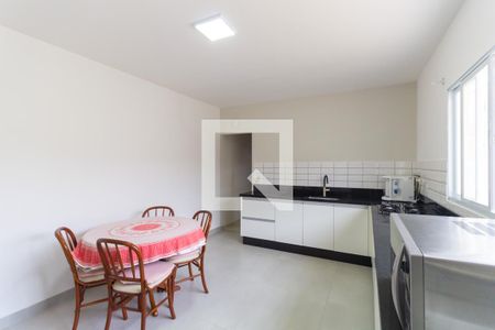 Casa à venda com 180m², 3 quartos e 2 vagasCozinha 