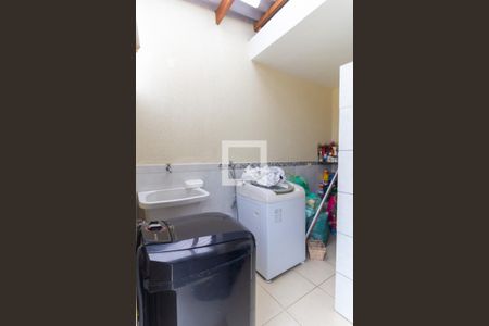 Casa à venda com 180m², 3 quartos e 2 vagasLavanderia 