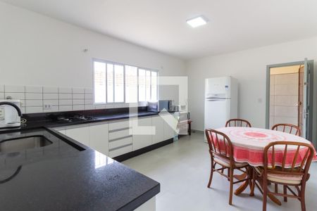 Casa à venda com 180m², 3 quartos e 2 vagasCozinha 
