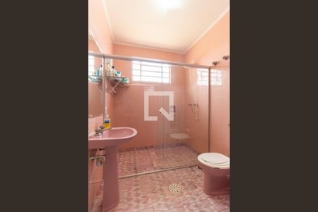 Casa à venda com 180m², 3 quartos e 2 vagasBanheiro 