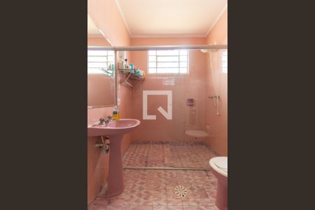 Casa à venda com 180m², 3 quartos e 2 vagasBanheiro 