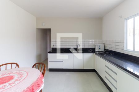 Casa à venda com 180m², 3 quartos e 2 vagasCozinha 