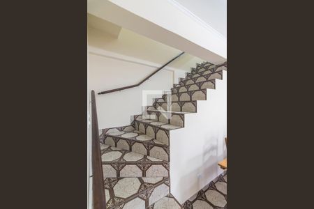 Escada de casa para alugar com 3 quartos, 238m² em Vila Floresta, Santo André