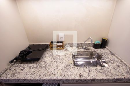 Cozinha de kitnet/studio para alugar com 1 quarto, 21m² em República, São Paulo
