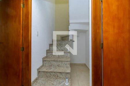 Casa de condomínio à venda com 112m², 2 quartos e 2 vagasEscada