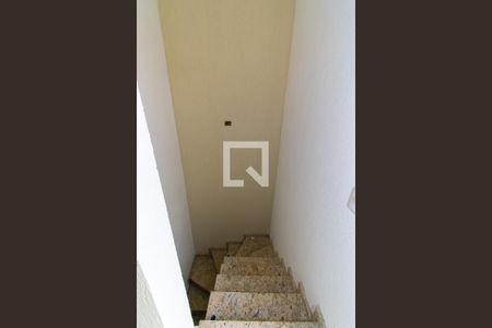 Casa de condomínio à venda com 112m², 2 quartos e 2 vagasEscada