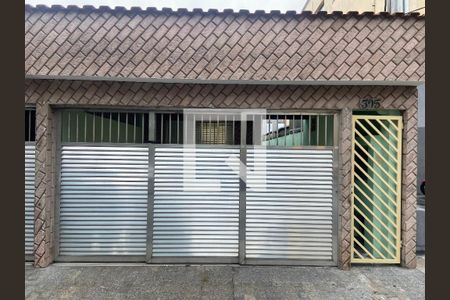 Casa à venda com 172m², 3 quartos e 2 vagas Casa à venda com 172m², 3 quartos e 2 vagasFachada